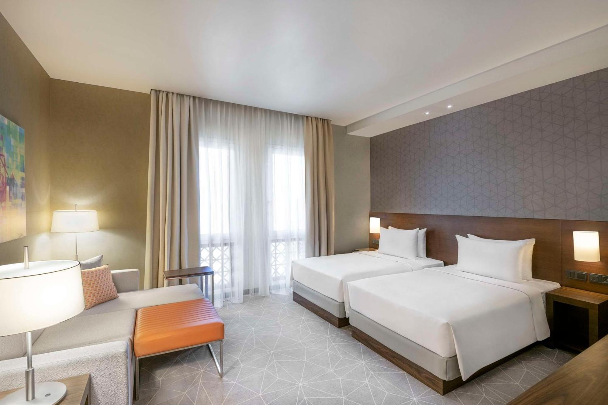 Hyatt Place Wasl District होटल 4*