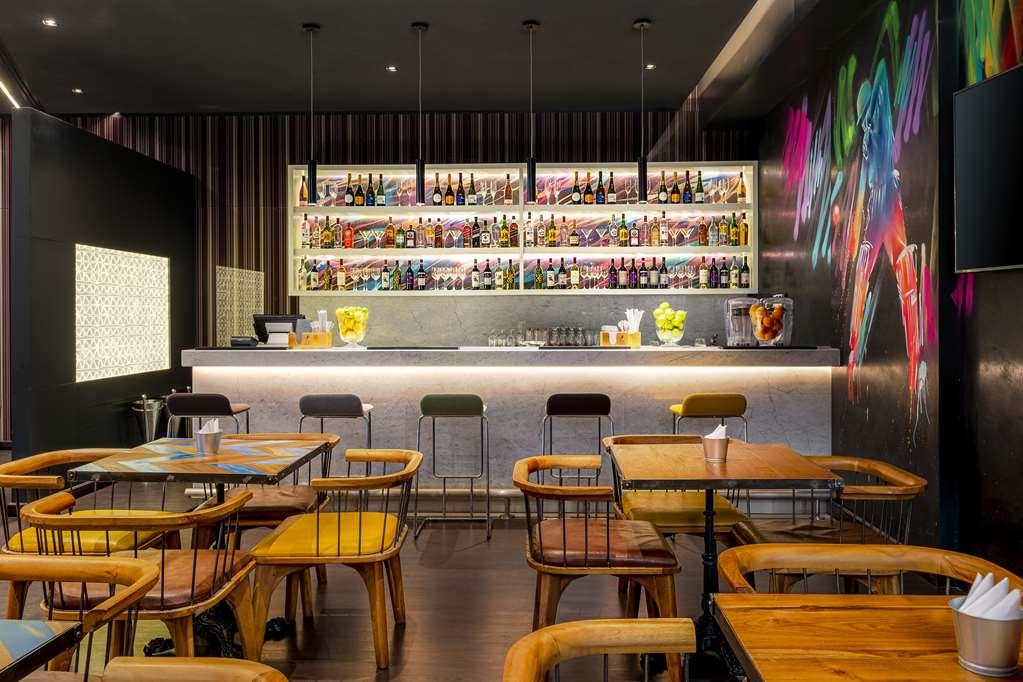 Hyatt Place Wasl District होटल