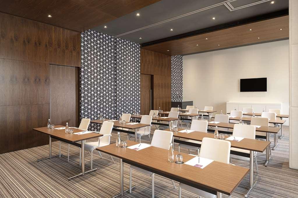 होटल Hyatt Place Wasl District