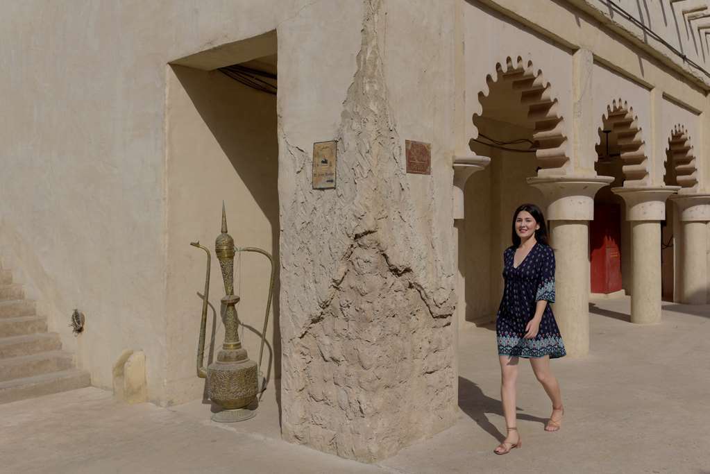 Hyatt Place Wasl District होटल
